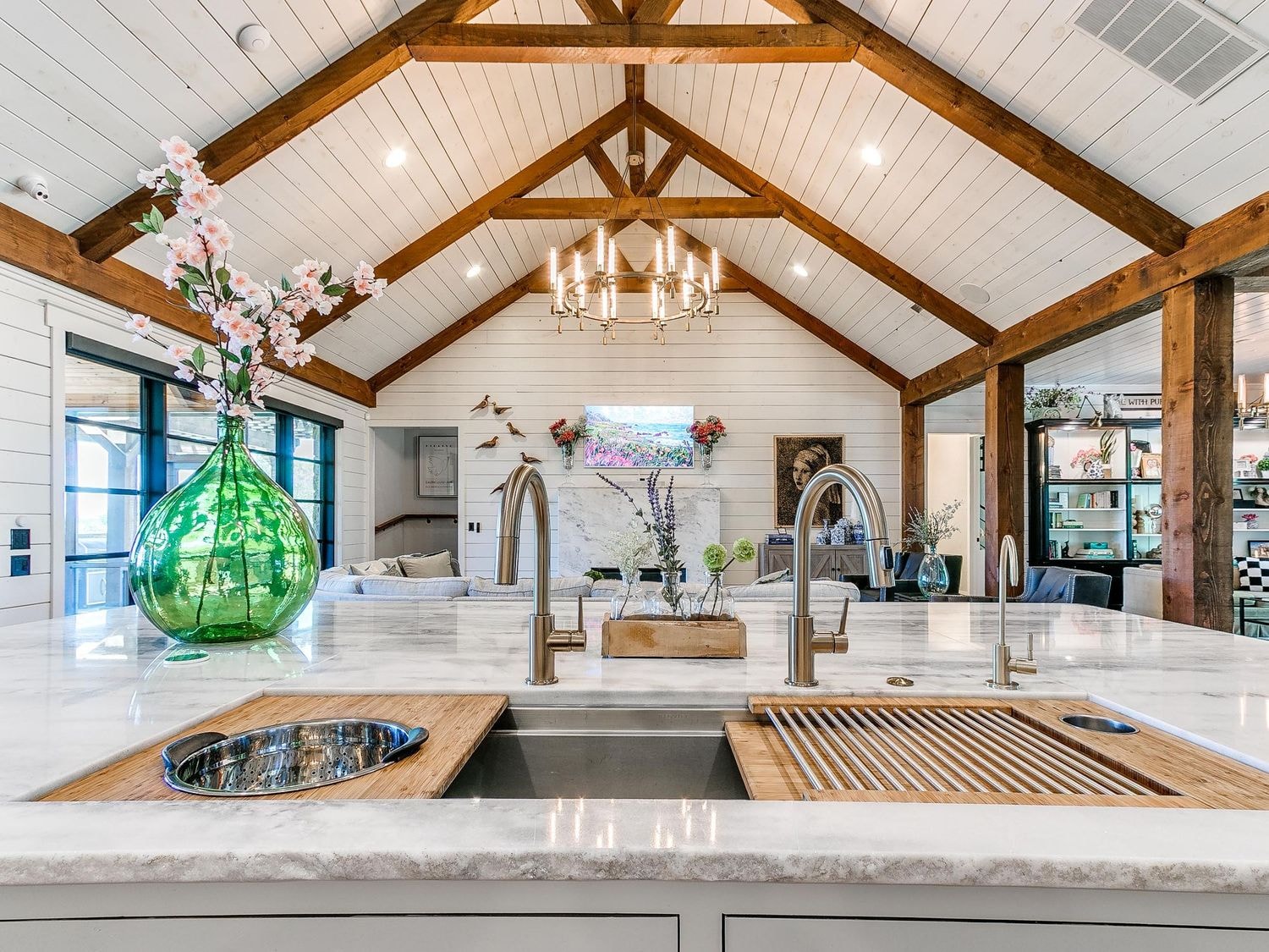 Rustic View listing — kitchen interior